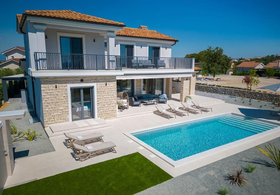 Luxury Villa Harmony With Heated Pool And Seaview Vrh  المظهر الخارجي الصورة