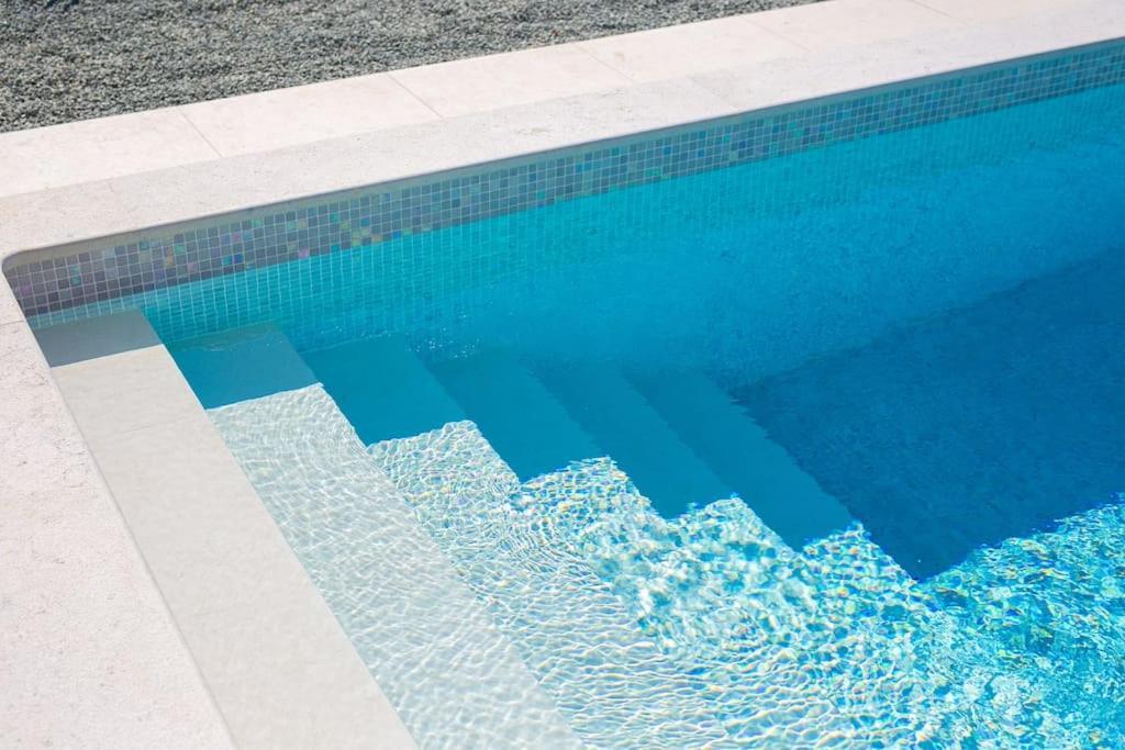 Luxury Villa Harmony With Heated Pool And Seaview Vrh  المظهر الخارجي الصورة