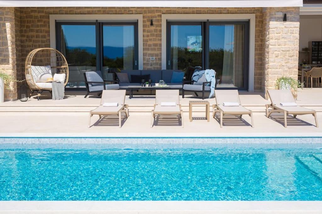 Luxury Villa Harmony With Heated Pool And Seaview Vrh  المظهر الخارجي الصورة