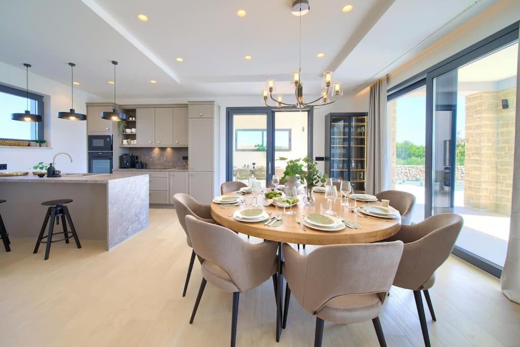 Luxury Villa Harmony With Heated Pool And Seaview Vrh  المظهر الخارجي الصورة