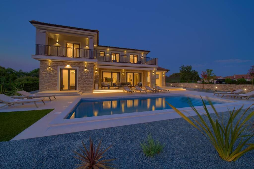 Luxury Villa Harmony With Heated Pool And Seaview Vrh  المظهر الخارجي الصورة