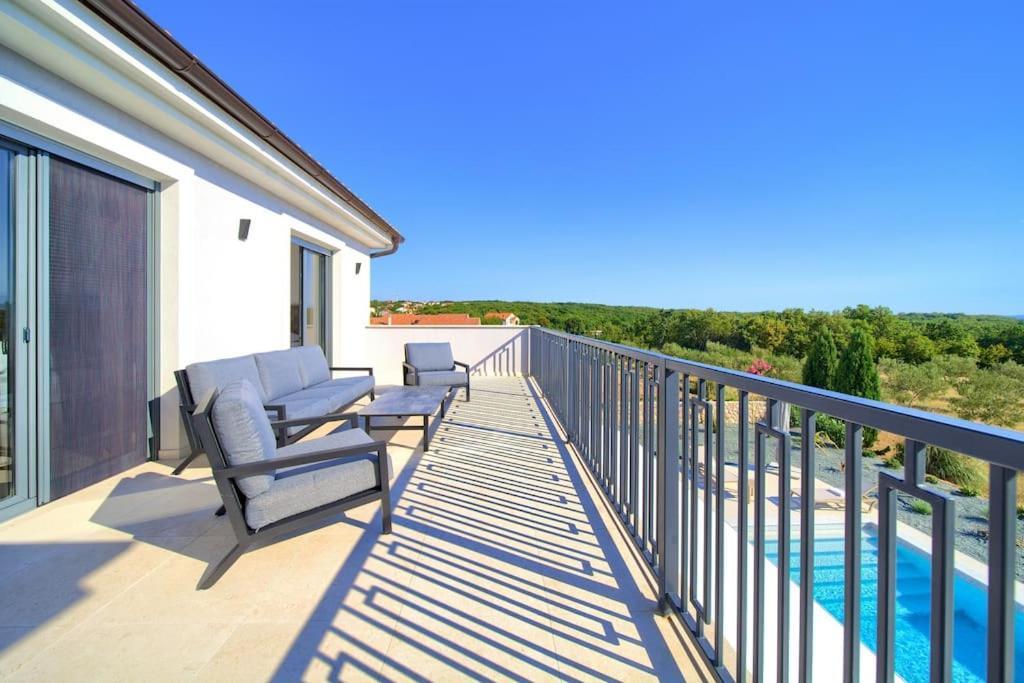 Luxury Villa Harmony With Heated Pool And Seaview Vrh  المظهر الخارجي الصورة